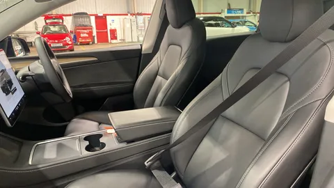 TESLA MODEL Y RWD Auto