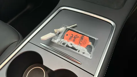 TESLA MODEL Y Long Range AWD Auto