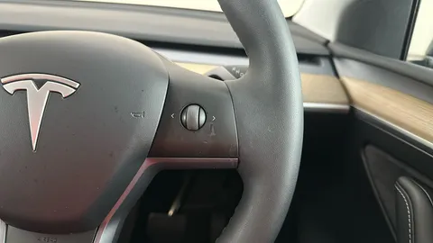 TESLA MODEL Y Long Range AWD Auto
