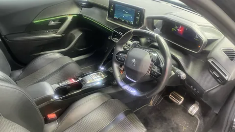 PEUGEOT 2008 1.2 PureTech 130 GT EAT8