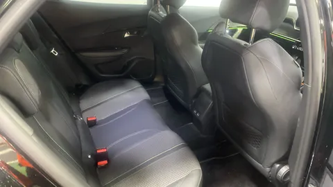 PEUGEOT 2008 1.2 PureTech 130 GT EAT8