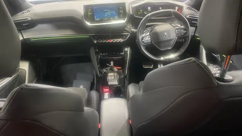 PEUGEOT 2008 1.2 PureTech 130 GT EAT8