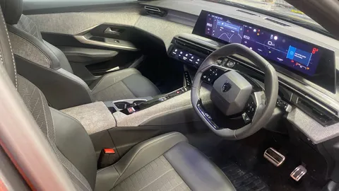 PEUGEOT 3008 1.2 Hybrid 136 GT e-DSC6