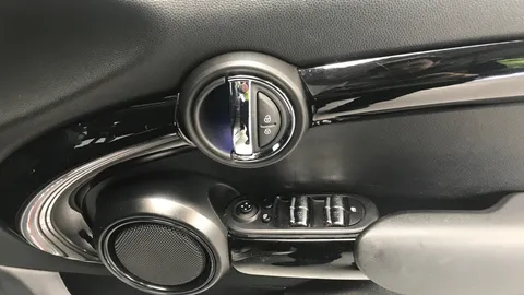 Mini Hatchback 2.0 Cooper S Sport II 5dr Auto [Comfort/Nav Pack]