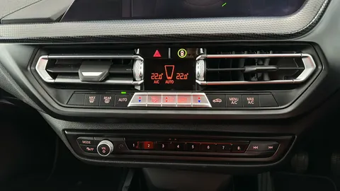 BMW 1 SERIES 118d Sport