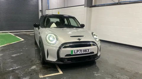 Mini Hatchback 135kW Cooper S Level 1 33kWh Auto