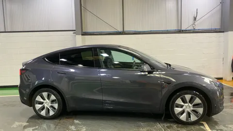 Tesla                     Model Y Long Range AWD Auto