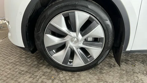 Tesla                     Model Y Long Range AWD Auto