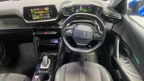 PEUGEOT 2008 1.2 PureTech 130 Allure Premium EAT8