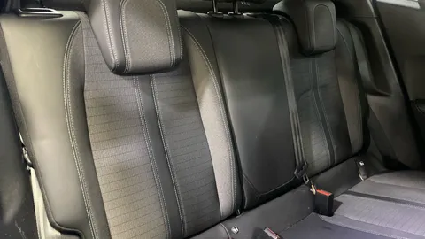 PEUGEOT 2008 1.2 PureTech 130 Allure Premium EAT8