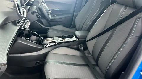 Peugeot 2008 100kW Allure Premium+ 50kWh Auto