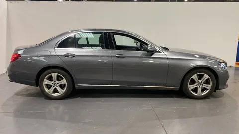 MERCEDES-BENZ E CLASS E220d 4Matic SE 9G-Tronic