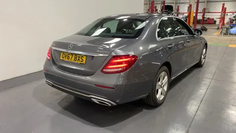 MERCEDES-BENZ E CLASS E220d 4Matic SE 9G-Tronic