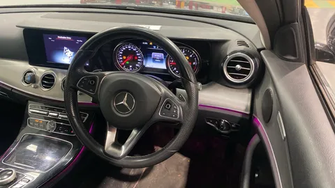 MERCEDES-BENZ E CLASS E220d 4Matic SE 9G-Tronic