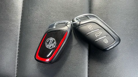 MG MOTOR UK HS 1.5 T-GDI PHEV SE Auto