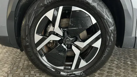 PEUGEOT 2008 100kW Allure 50kWh Auto