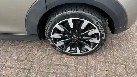 MINI HATCHBACK 1.5 Cooper Exclusive II Auto