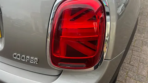 MINI HATCHBACK 1.5 Cooper Exclusive II Auto