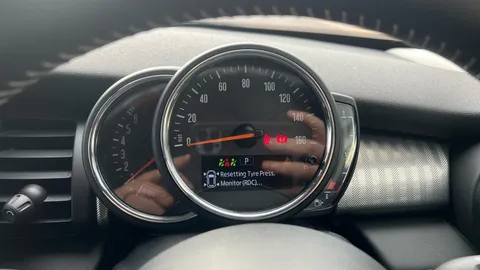 MINI HATCHBACK 1.5 Cooper Exclusive II Auto