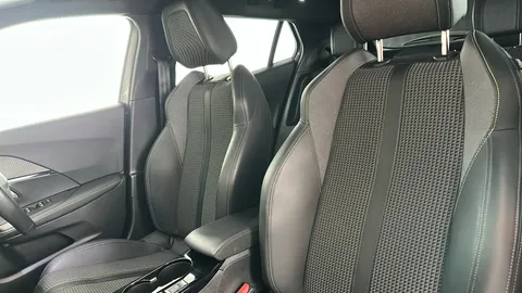 PEUGEOT 2008 1.2 PureTech 130 GT EAT8