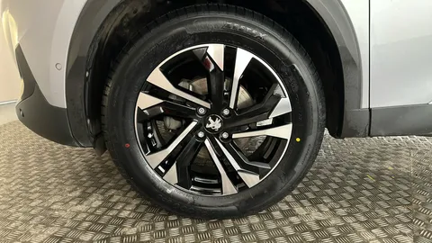 PEUGEOT 2008 1.2 PureTech 130 GT EAT8