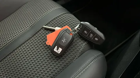 PEUGEOT 2008 1.2 PureTech 130 GT EAT8