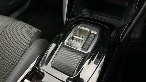 PEUGEOT 2008 1.2 PureTech 130 GT EAT8