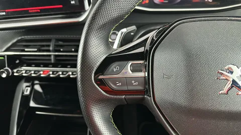 PEUGEOT 2008 1.2 PureTech 130 GT EAT8