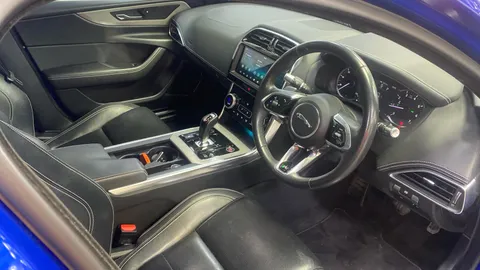 JAGUAR XE 2.0 R-Dynamic S Auto