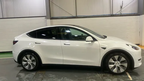 TESLA MODEL Y RWD Auto
