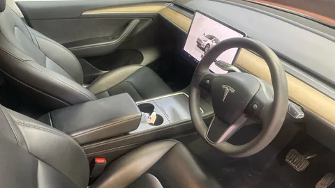 TESLA MODEL Y RWD Auto