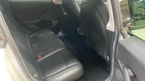 TESLA MODEL Y RWD Auto