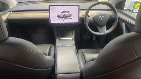 TESLA MODEL Y RWD Auto