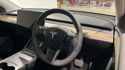 TESLA MODEL Y Long Range AWD Auto