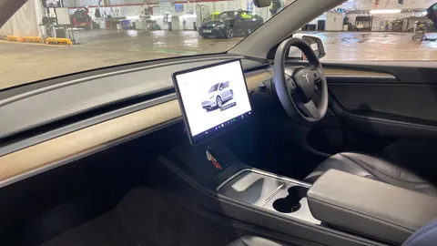 TESLA MODEL Y Long Range AWD Auto