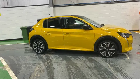 PEUGEOT 208 1.2 PureTech 100 GT EAT8