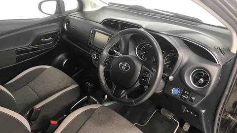 Toyota Yaris 1.5 Hybrid Y20 5dr CVT [Bi-tone]