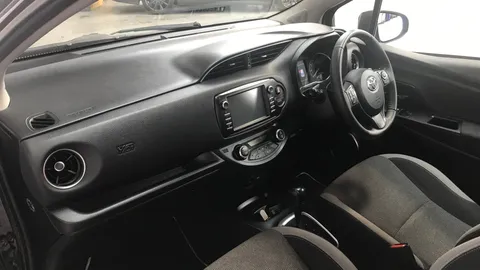 Toyota Yaris 1.5 Hybrid Y20 5dr CVT [Bi-tone]