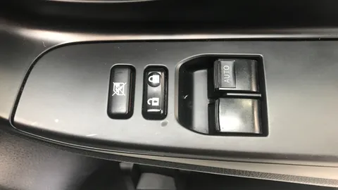 Toyota Yaris 1.5 Hybrid Y20 5dr CVT [Bi-tone]