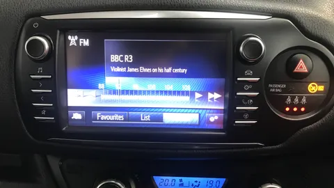 Toyota Yaris 1.5 Hybrid Y20 5dr CVT [Bi-tone]