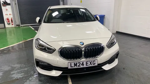 BMW 1 SERIES 118i [136] SE Step Auto [Live Cockpit Pro]