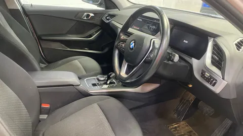 BMW 1 SERIES 118i [136] SE Step Auto [Live Cockpit Pro]