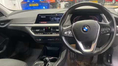 BMW 1 SERIES 118i [136] SE Step Auto [Live Cockpit Pro]