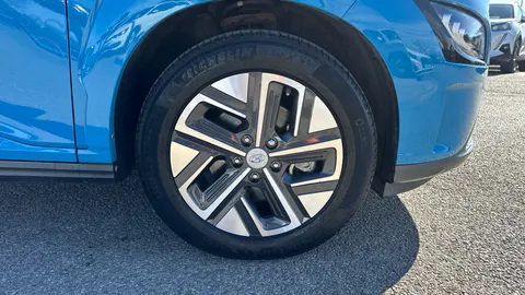 Hyundai Kona 100kW Premium 39kWh Auto