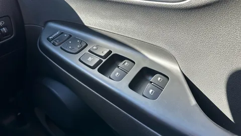 Hyundai Kona 100kW Premium 39kWh Auto