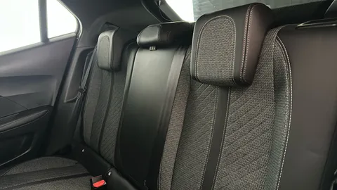 PEUGEOT 2008 100kW Allure 50kWh Auto