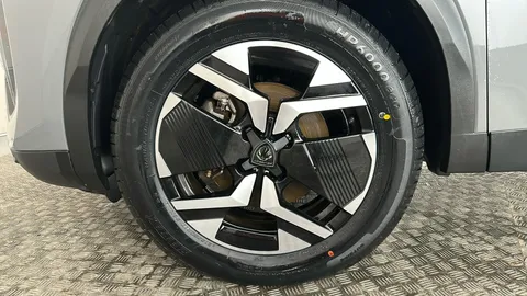 PEUGEOT 2008 100kW Allure 50kWh Auto