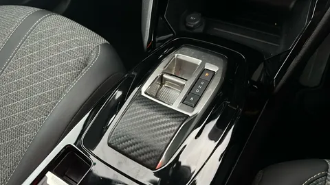 PEUGEOT 2008 100kW Allure 50kWh Auto