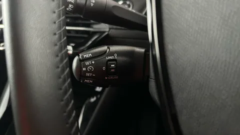 PEUGEOT 2008 100kW Allure 50kWh Auto