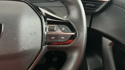 PEUGEOT 2008 100kW Allure 50kWh Auto